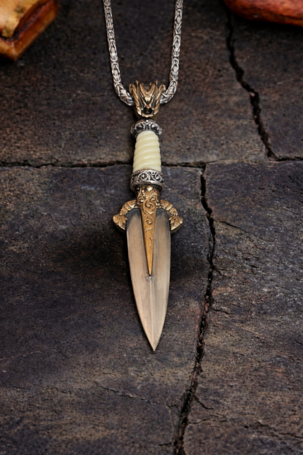 Kama Gümüş Kolye 
( Zincirsiz Fiyatıdır. Zincir Ekstra Fiyata Tabidir )