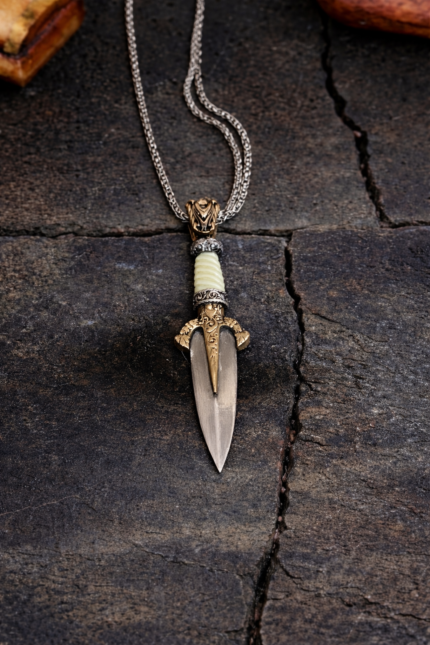 Kama Gümüş Kolye Zincirsiz Fiyatıdır 
( Zincir İsterseniz Ekstra Fiyat Olur )